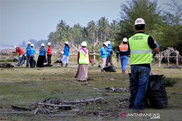 1,9 ton sampah dikumpulkan saat hari kebersihan dunia di Aceh Barat