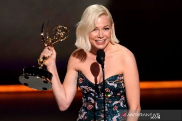 Menang Emmy, Michelle Williams singgung kesetaraan upah aktris wanita