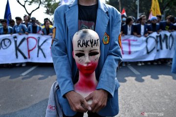 Ribuan mahasiswa berbagai perguruan tinggi demo di DPRD Sumsel