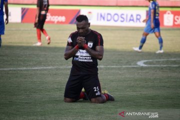 Persipura lawan Persib imbang 1-1 pada babak pertama