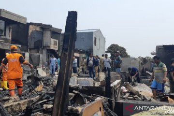 Puluhan rumah di Kembangan ludes dilalap api