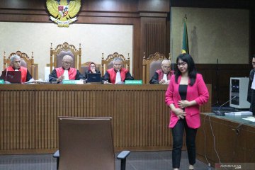 Hukum kemarin, tas mewah mantan bupati hingga Polri bubarkan kerumunan