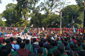 92 mahasiswa terluka akibat demo ricuh di Bandung