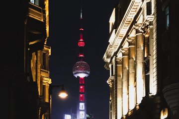 Nuansa Merah-Putih warnai ikon Kota Shanghai