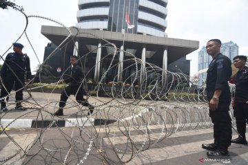 Polisi pasang barikade di depan KPK