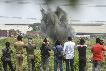 Peledakan barang bukti bom usai penangkapan terduga teroris di Cilincing