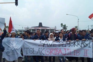 Ribuan mahasiswa di Bengkulu tuntut pembatalan UU KPK