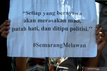 Aksi mahasiswa tolak pengesahan RUU KUHP di Semarang