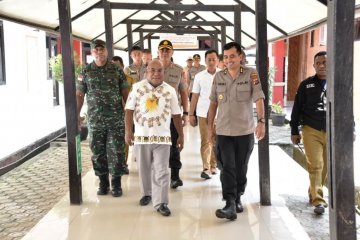 Gubernur Papua kunjungi korban penganiayaan di RS Bhayangkara