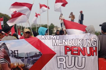 Empat gelombang demonstrasi terjadi di kawasan Monas