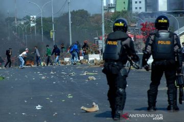 Bentrok mahasiswa-polisi di Makassar