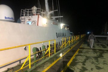 Bakamla tangkap kapal diduga transfer BBM ilegal di perairan Batam
