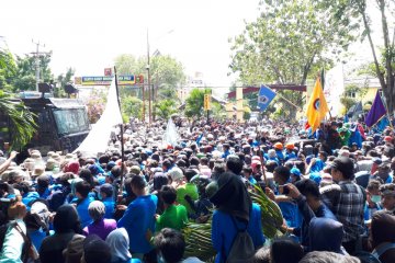 Unjuk rasa di DPRD Sulteng berakhir bentrok, puluhan mahasiswa terluka