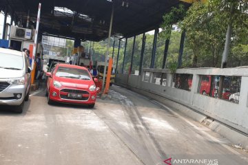 Gerbang tol Pejompongan dibuka usai rusak akibat aksi massa