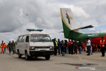 Evakuasi jenazah korban kecelakaan pesawat Carpediem Air di Timika