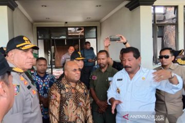 Gubernur Papua tatap muka dengan 5.000-an pengungsi di Wamena