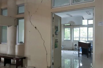 Gempa Ambon sebabkan kerusakan bangunan dan fasilitas umum