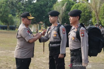 Polda Kepri berangkatkan 100 personel BKO Jakarta