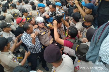 Kondisi Kapolresta Pekanbaru membaik usai pingsan saat amankan demo