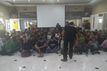 Polisi Sidoarjo razia pelajar peserta demo