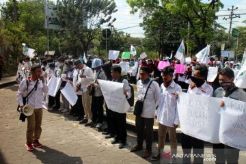 Seratusan mahasiswa Solo aksi tolak RUU P-KS