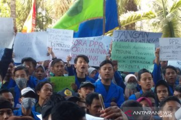 Demo tolak RKUHP dan revisi UU KPK di Jember belanjut