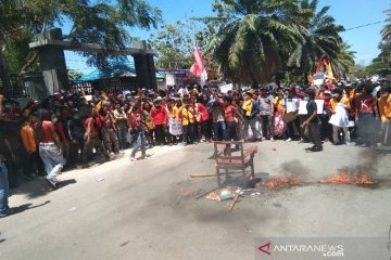 Mahasiswa kritis saat demo di DPRD dirawat di RS Bahteramas