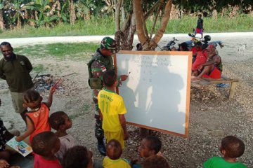 Satgas Pamtas RI-Timor Leste berbagai kebahagiaan anak perbatasan