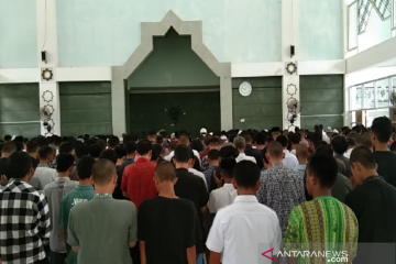 KBM UHO berduka, mahasiswa gelar Shalat Ghaib