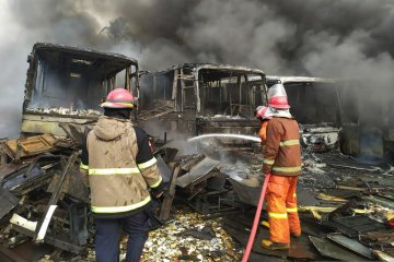 Sebanyak 22 bus bekas Transjakarta terbakar