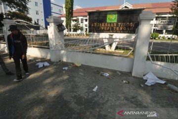 Kantor Kejaksaan rusak