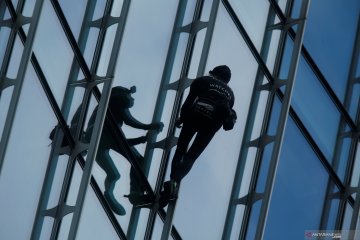 Spiderman Prancis kembali beraksi di Frankfurt, Jerman