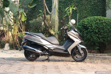 Menjajal skutik bongsor Kymco Down Town 250i, pesaing XMax dan Forza