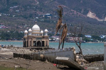 Kondisi Pantai Teluk Palu setahun setelah diterjang tsunami