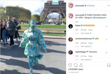 Cardi B tutupi muka hingga kaki dengan baju bunga-bunga di Paris