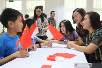 Kunjungan murid SD ke KBRI Beijing jelang HUT ke-70 RRC