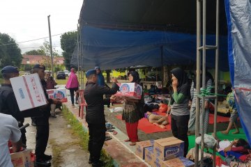 Polda Maluku beri bantuan  pengungsi korban gempa di Pulau Ambon
