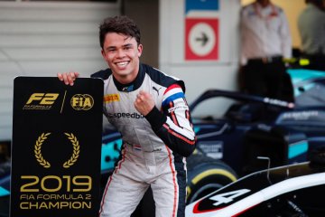 De Vries juara dunia Formula 2
