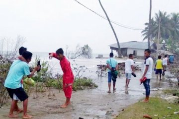 15 Kepala Keluarga di Pesisir Selatan mengungsi akibat air laut pasang