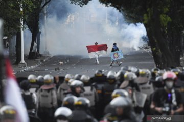 Sidang perdana pemuda LA pembawa Sang Merah Putih di PN Jakpus