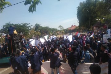 Ribuan mahasiswa Madura tuntut penguatan kelembagaan KPK