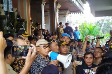 Massa "Bali Tidak Diam" ajukan tujuh tuntutan ke DPRD Bali