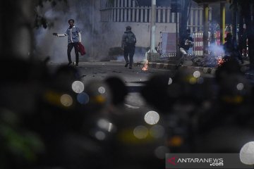 Polisi kerahkan lima barracuda bubarkan massa di Pejompongan