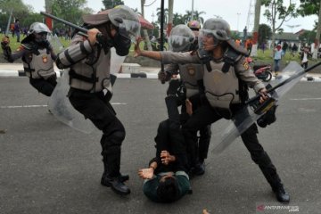 Unjuk rasa di Jambi berakhir ricuh