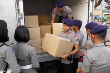 Polda Jateng sumbang warga terdampak ledakan gudang Brimob