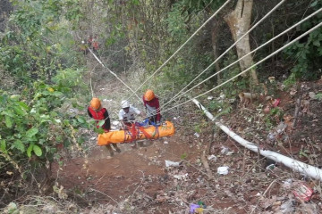 PMI Batang gelar latihan water & vertical rescue