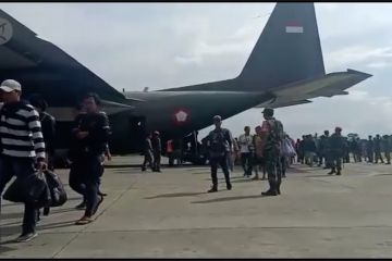 TNI-AU evakuasi ribuan pengungsi Wamena