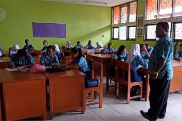 Pelajar Jayapura kembali bersekolah