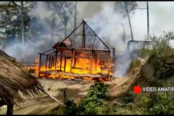 Puluhan rumah warga suku Baduy luar terbakar