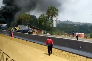 Kapolda Jabar : pemicu kecelakaan beruntun berawal tergulingnya dump truck